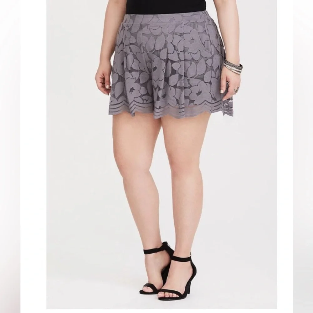 Torrid gray floral lace shorts - Picture 1 of 6